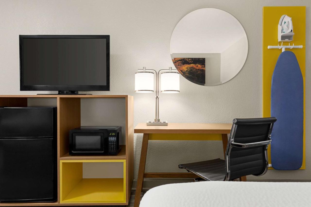 Days Inn By Wyndham Fulton Экстерьер фото